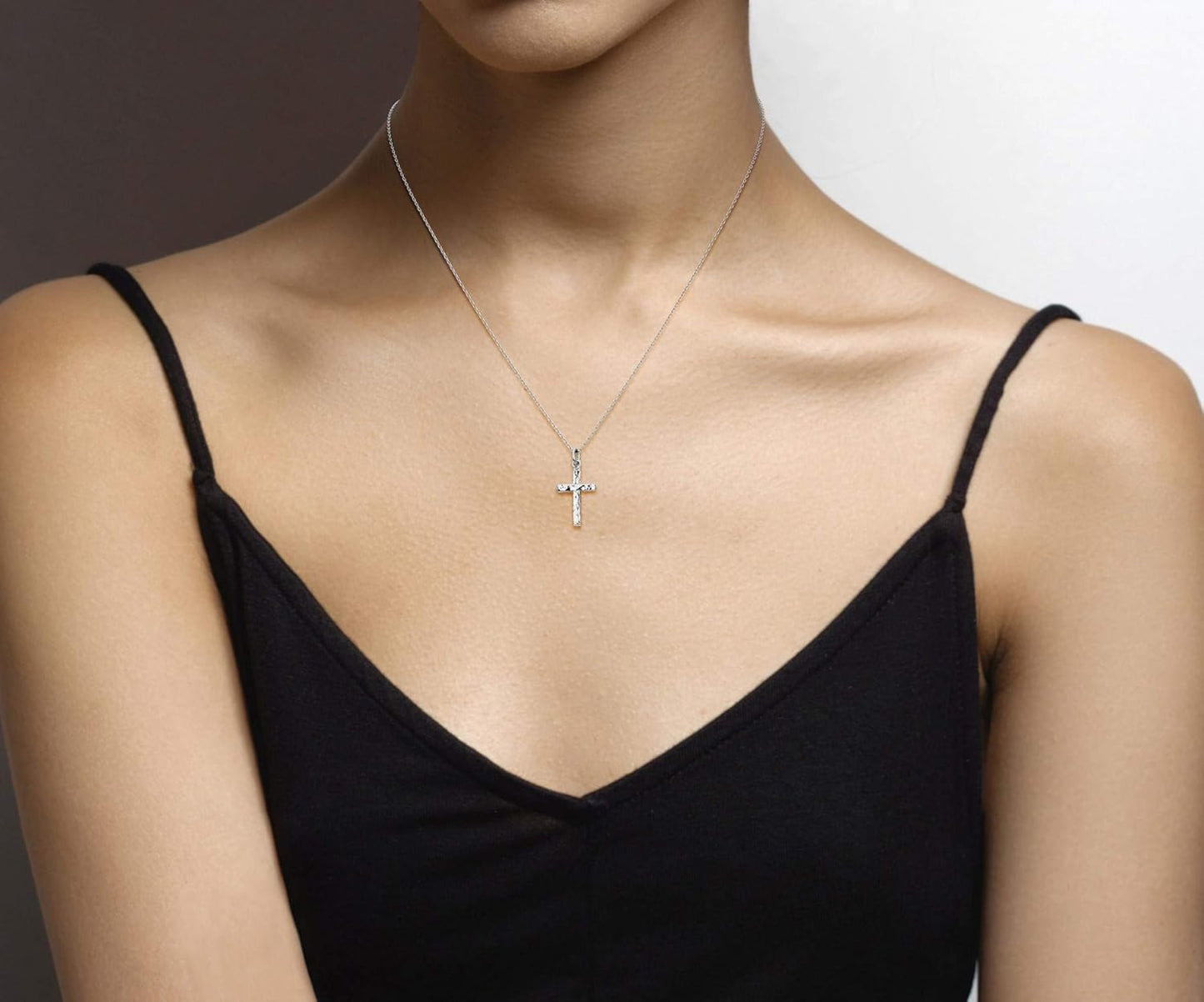 925 Sterling Silver Italian Hammered Cross Pendant Chain Necklace 18 Inch Made in Italy